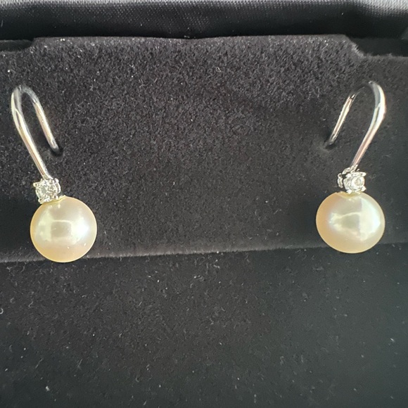 Tiffany & Co. Signature® Pearls Collection Pearl Diamond Drop Earrings - Picture 3 of 4